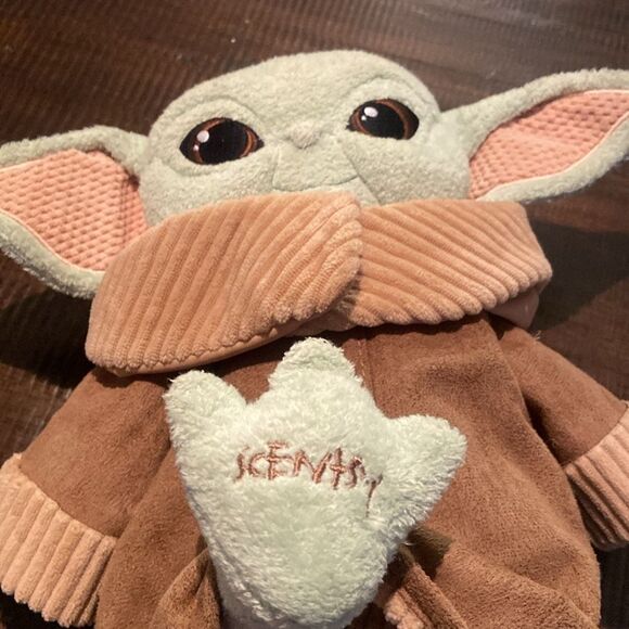 Scentsy Buddy The Mandalorian Star Wars Baby Yoda Plush w/ scent bag - Picture 4 of 8